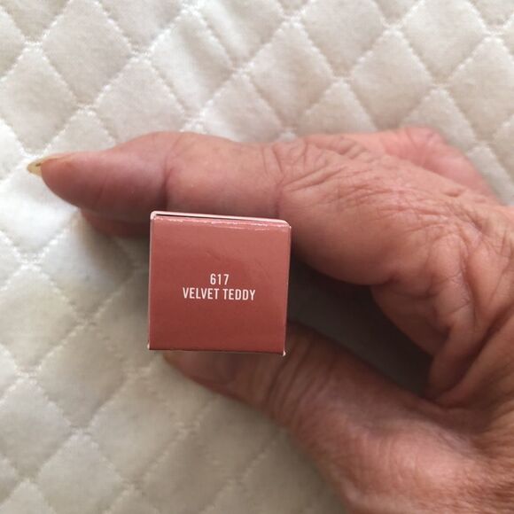 MAC Cosmetics Matte Lipstick in Velvet Teddy NIB - Picture 2 of 4